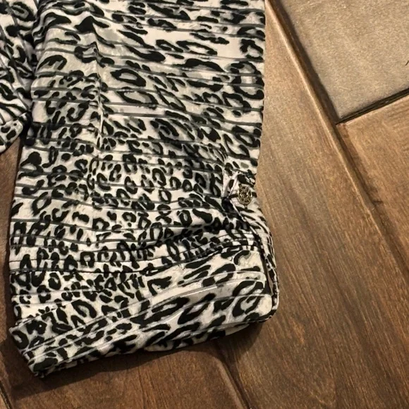 Rebecca Malone Black and White Animal Print Blouse size small - Picture 2 of 8